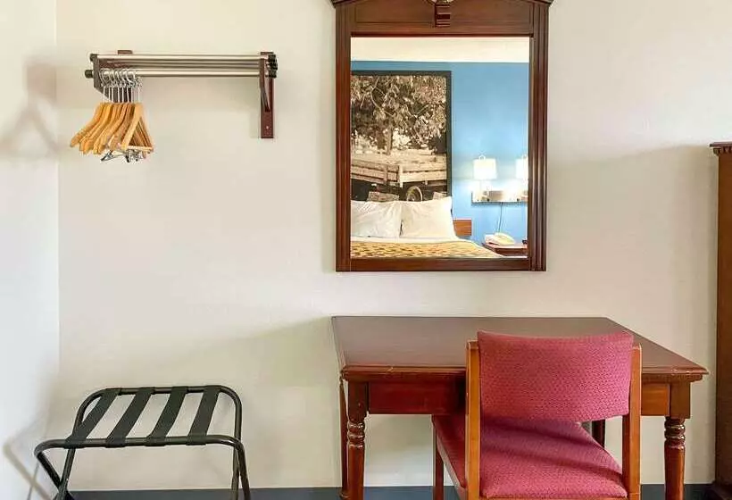 Мотель Rodeway Inn Near I 35 Lamoni