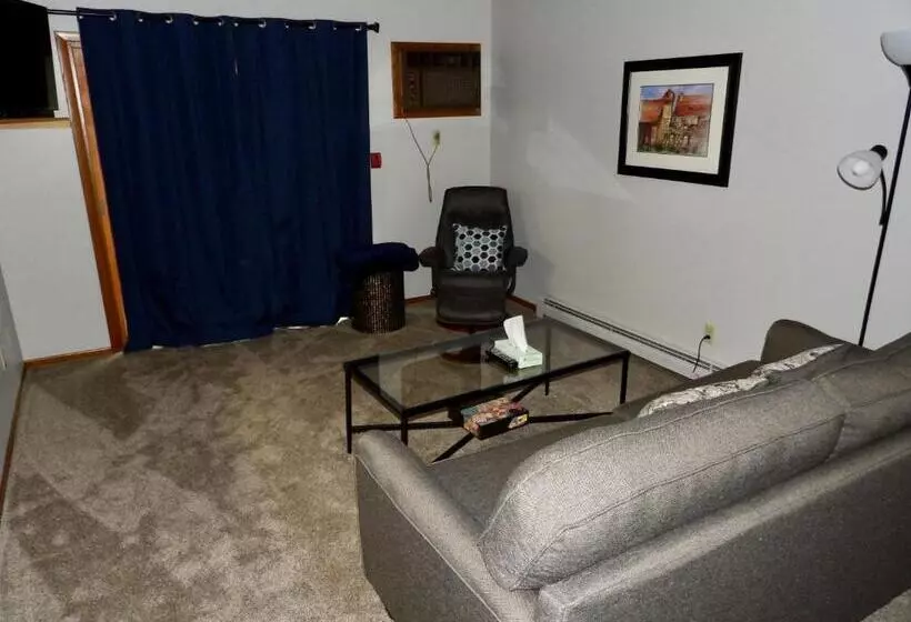 فندق على الطريق The Washburn Inn