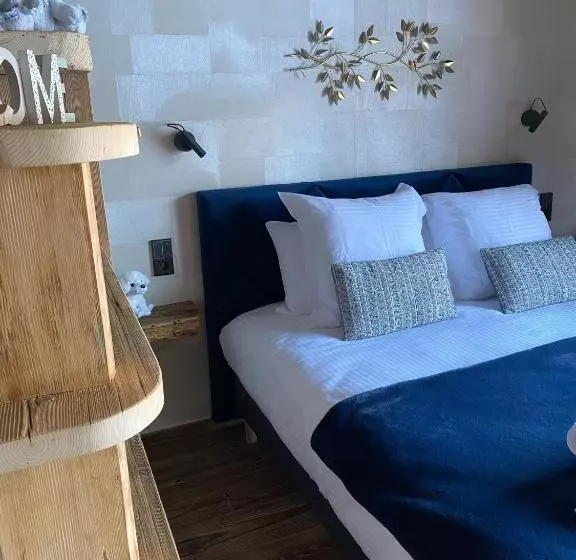 تختخواب و صبحانه Les Mazots Des Fées