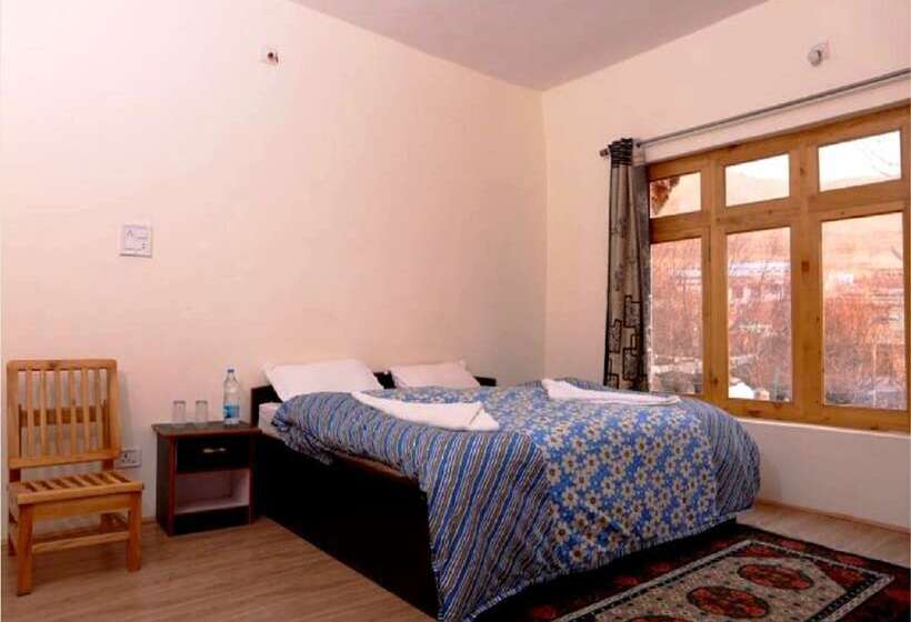 צימר Ladakh Orchard House