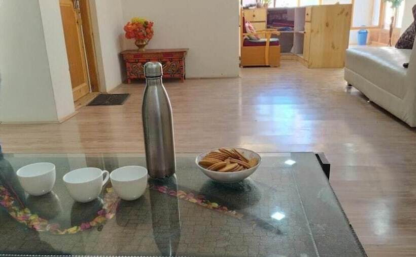 צימר Ladakh Orchard House