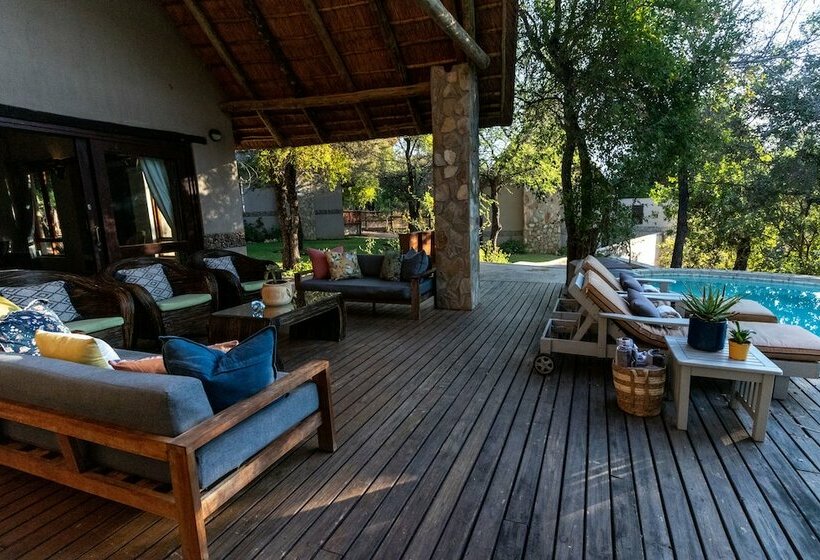 בית מלון כפרי Leopard's Lair Bush Lodge