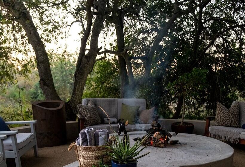 בית מלון כפרי Leopard's Lair Bush Lodge