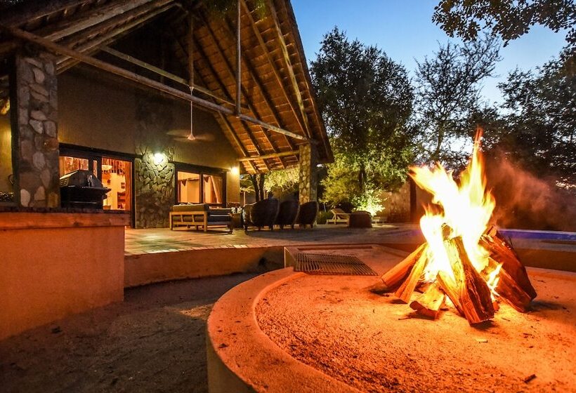 בית מלון כפרי Leopard's Lair Bush Lodge