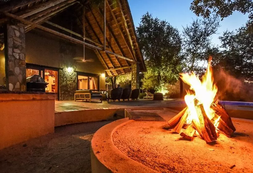 Hotelli Leopard's Lair Bush Lodge