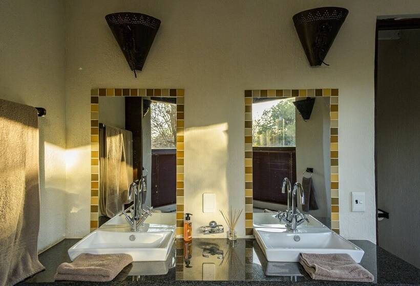 בית מלון כפרי Leopard's Lair Bush Lodge