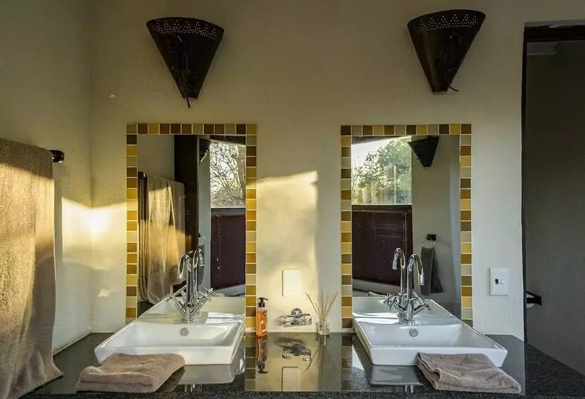 Hotelli Leopard's Lair Bush Lodge