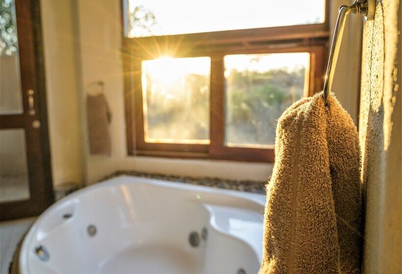 בית מלון כפרי Leopard's Lair Bush Lodge