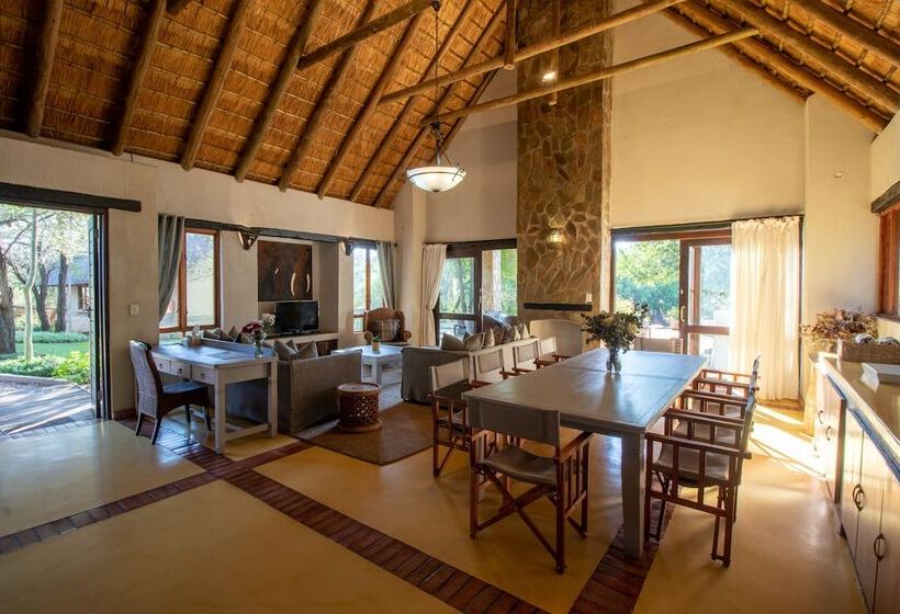 בית מלון כפרי Leopard's Lair Bush Lodge