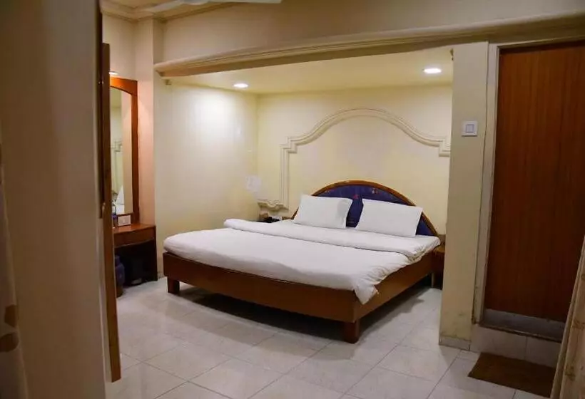 Hotelli Shripad Continental