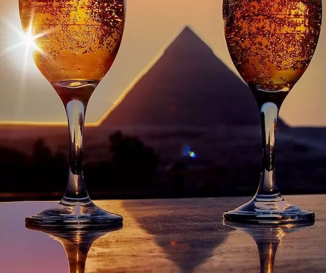 هتل Tut Pyramids View