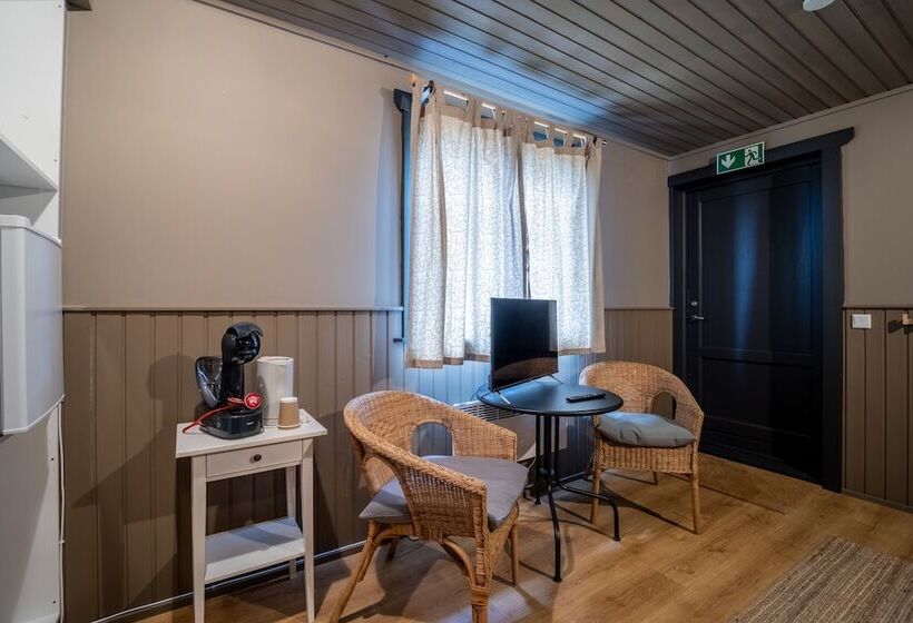 پانسیون Riverfront Lodge