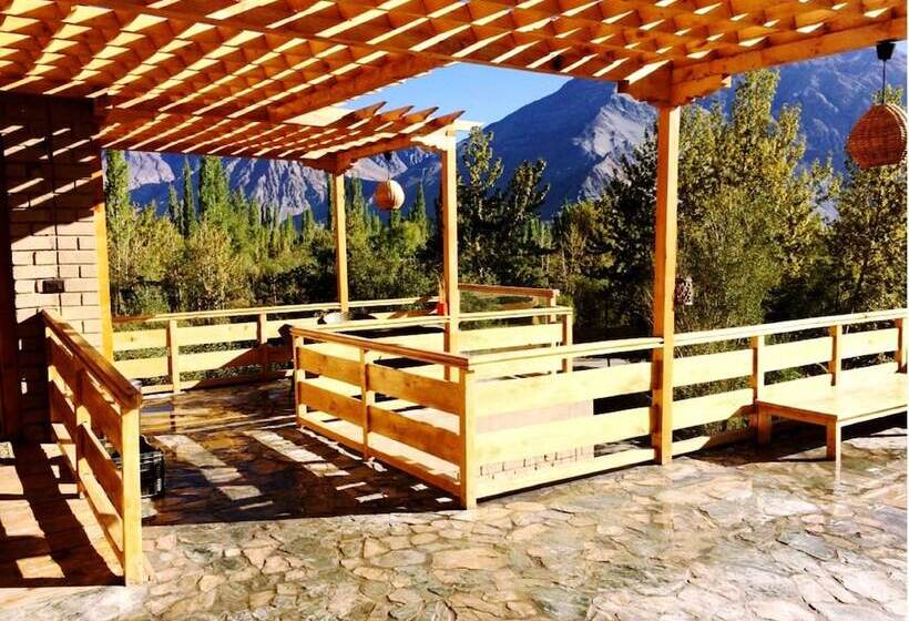 Stone Hedge Hotel Hunder