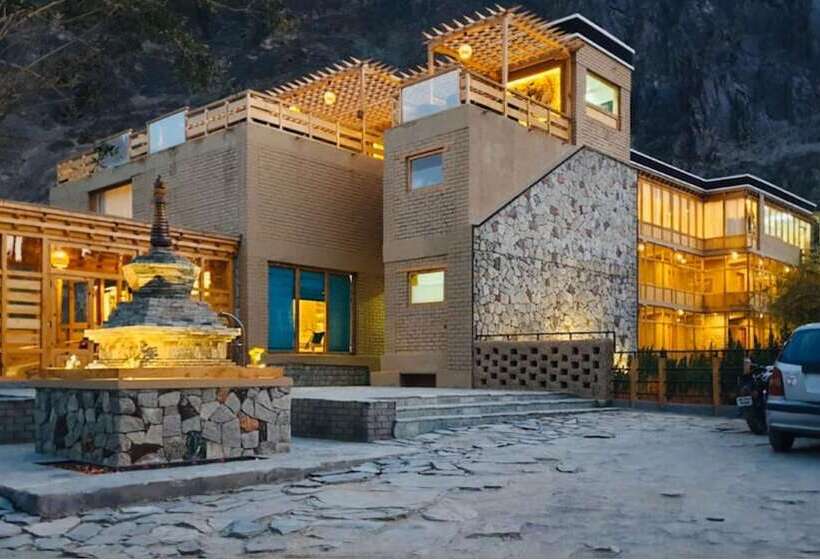 Stone Hedge Hotel Hunder