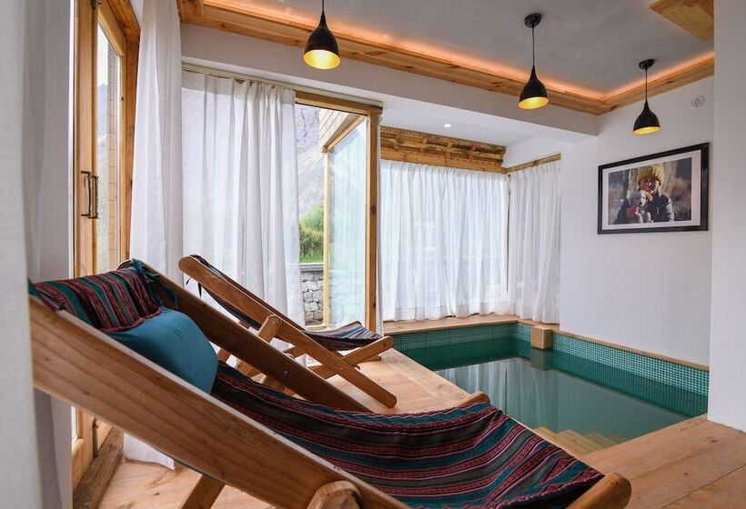 Stone Hedge Hotel Hunder