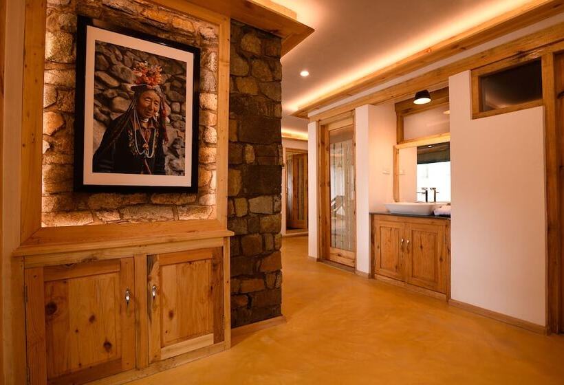 Stone Hedge Hotel Hunder