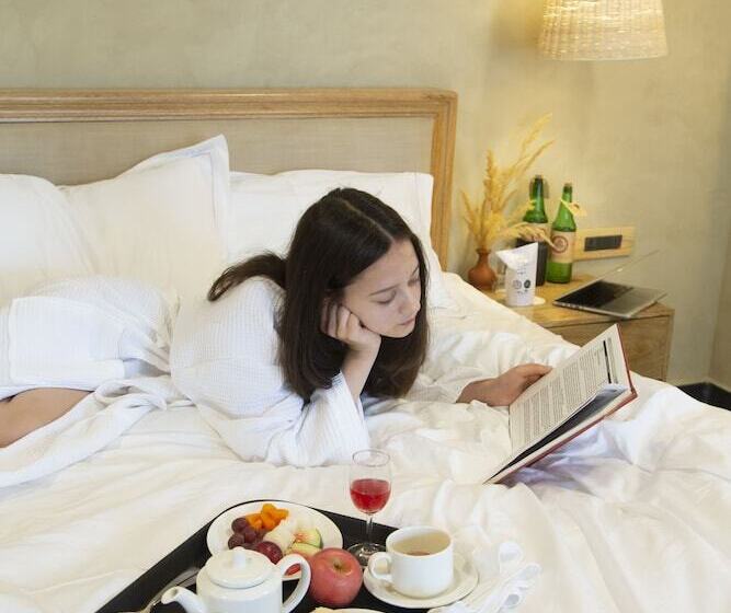 Stone Hedge Hotel Hunder