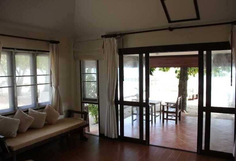 Hotelli Sea Scene Resort