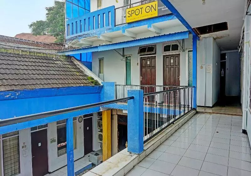 Retkeilymaja Spot On 1711 Serayu Sumbersari Residence