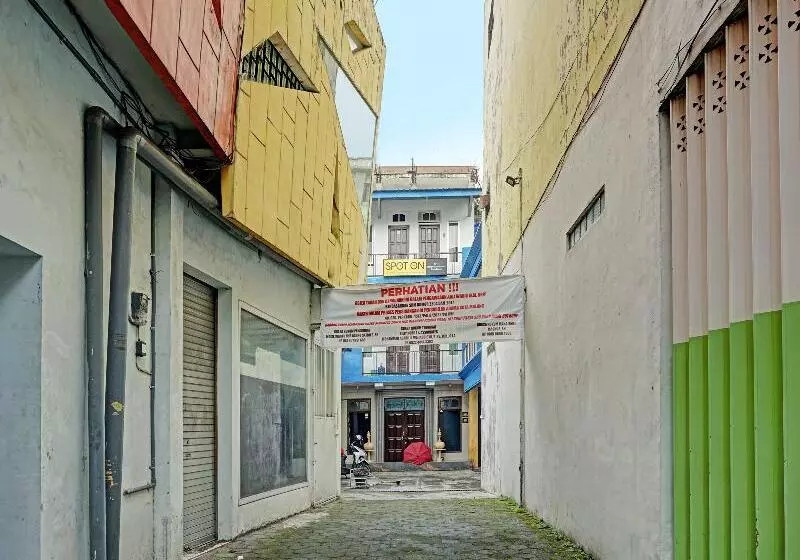 Retkeilymaja Spot On 1711 Serayu Sumbersari Residence