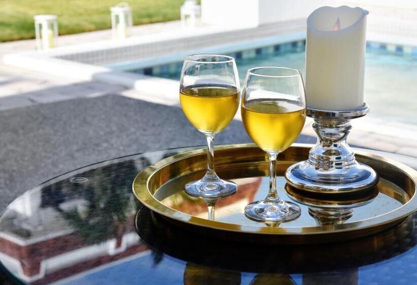 בית מלון כפרי Route 6 Inn