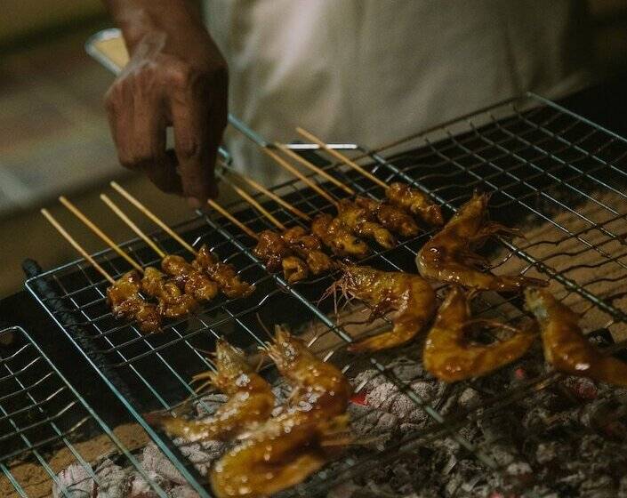 בית מלון כפרי The Kelong Trikora Resort