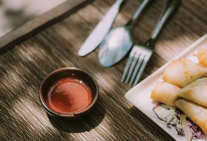 בית מלון כפרי The Kelong Trikora Resort