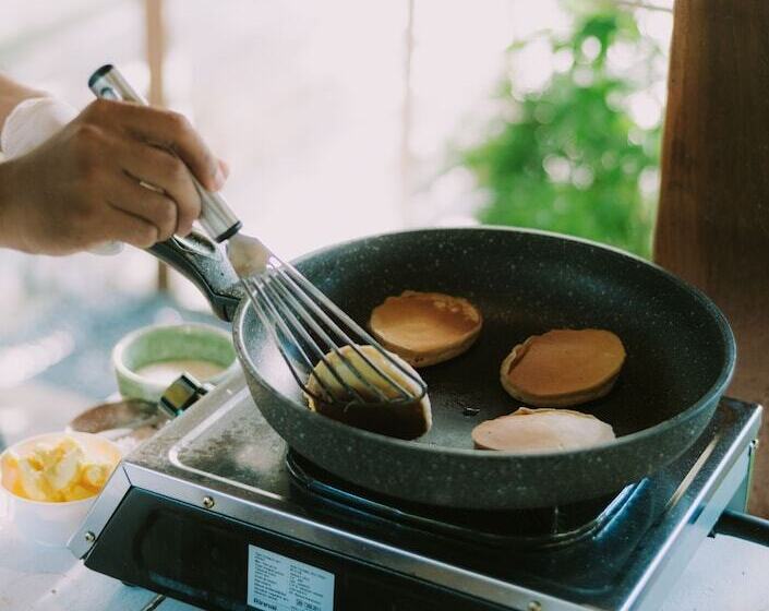 בית מלון כפרי The Kelong Trikora Resort