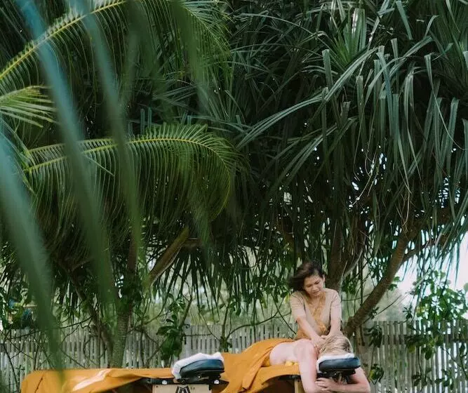 Hotelli The Kelong Trikora Resort