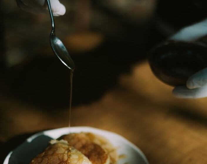 בית מלון כפרי The Kelong Trikora Resort