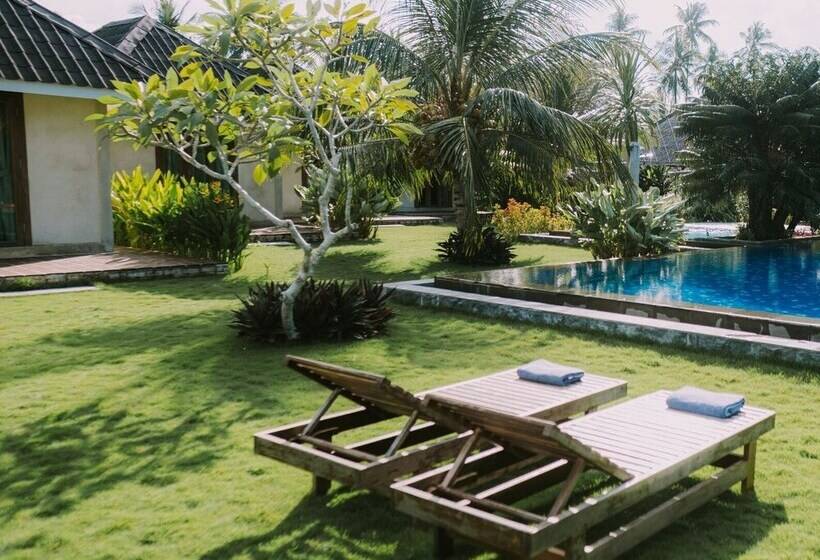 בית מלון כפרי The Kelong Trikora Resort