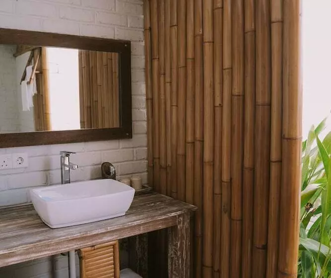 Hotelli The Kelong Trikora Resort