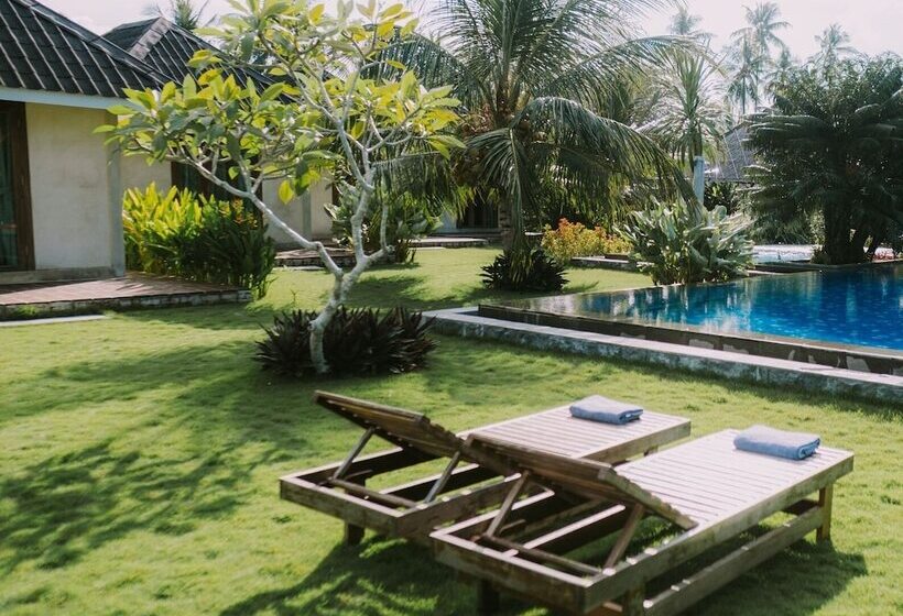 בית מלון כפרי The Kelong Trikora Resort