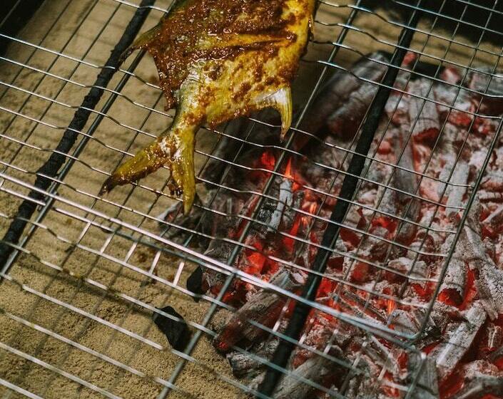 בית מלון כפרי The Kelong Trikora Resort