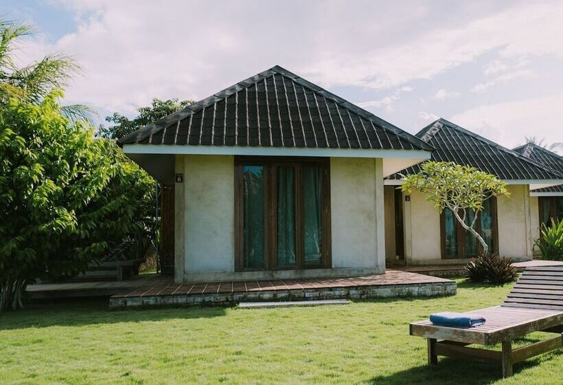 בית מלון כפרי The Kelong Trikora Resort