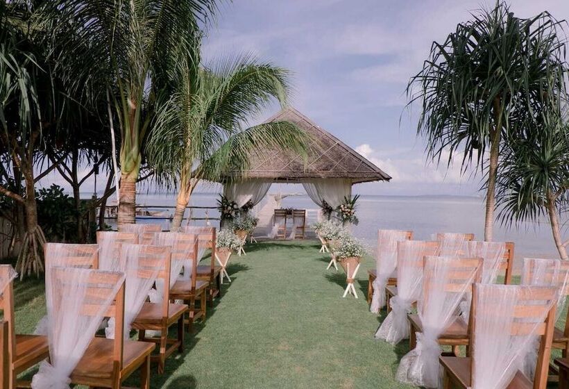 בית מלון כפרי The Kelong Trikora Resort