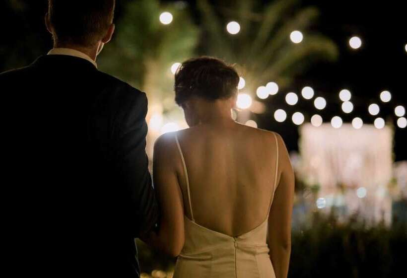 בית מלון כפרי The Kelong Trikora Resort