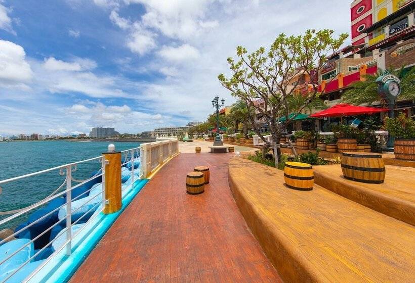 Aquaresort In Chatan