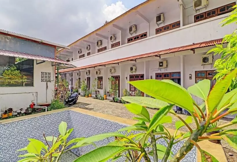 ホテル Gusti Residence By Oyo Rooms