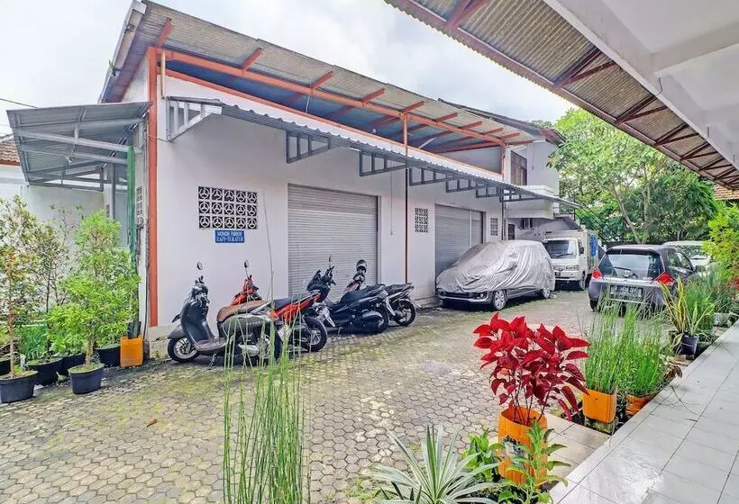 ホテル Gusti Residence By Oyo Rooms