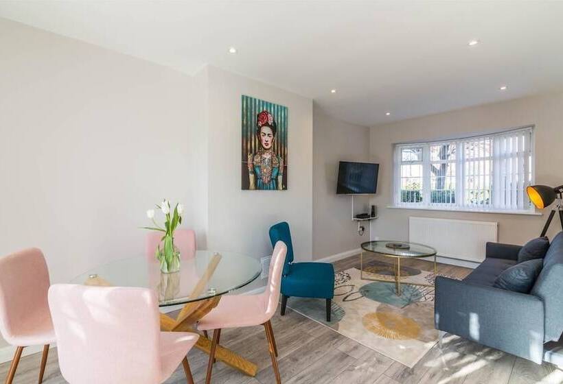 فندق Woodview House