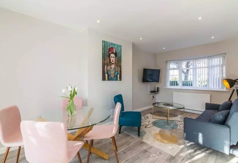 Hotelli Woodview House