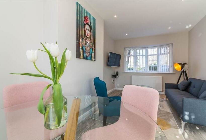 فندق Woodview House