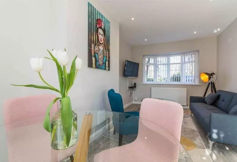 Hotelli Woodview House