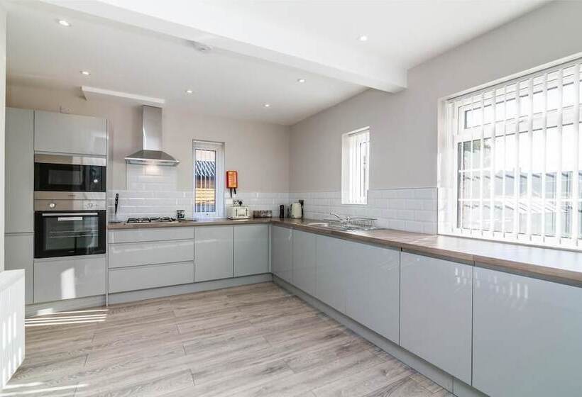 فندق Woodview House