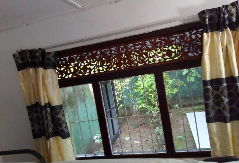 Ceylon Hostel Galle Hostel