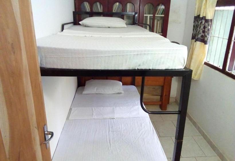 Ceylon Hostel Galle Hostel