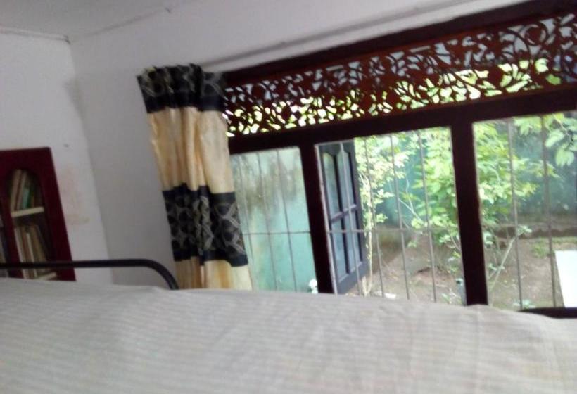 Ceylon Hostel Galle Hostel