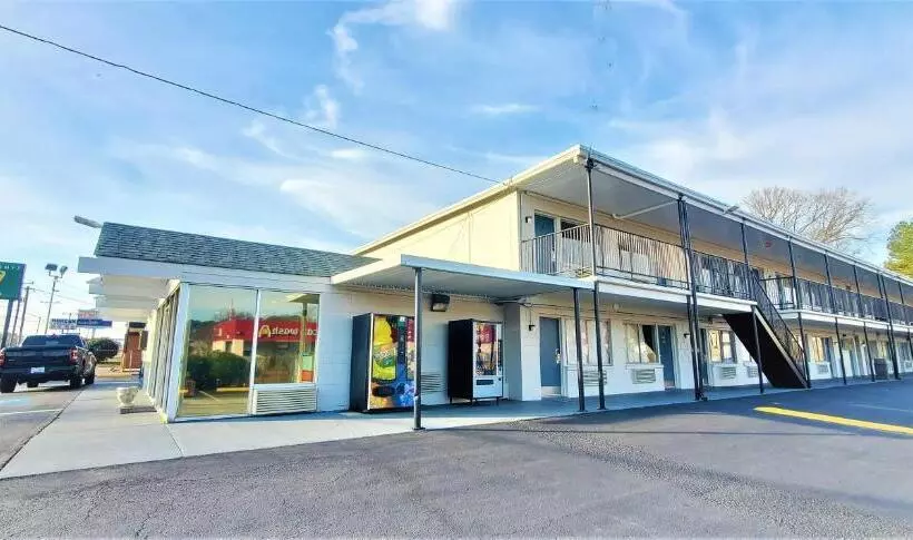 酒店 Economy 7 Inn  Newport News