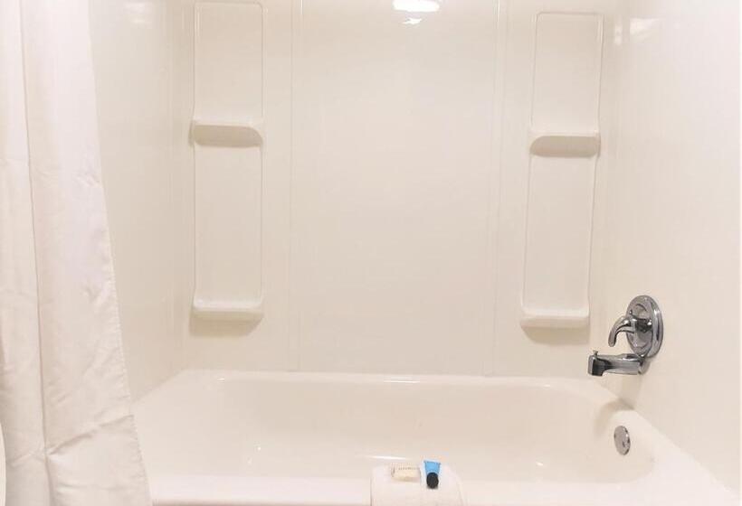 ホテル Economy 7 Inn Newport News